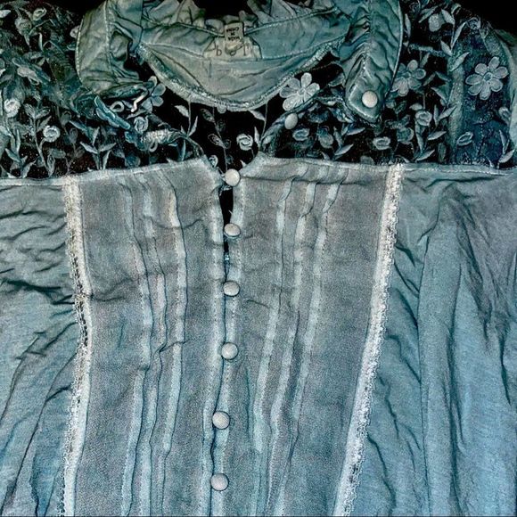 NWOT{POL} sage Lace & embroidered top - Picture 11 of 13